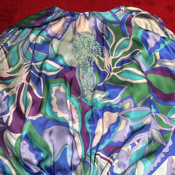 VANITA ROSA PARIS SILK PONCHO
ONE SIZE - Picture 7 of 10